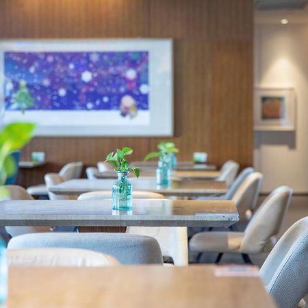 Minimax Hotel Shanghai Сунцзян Экстерьер фото