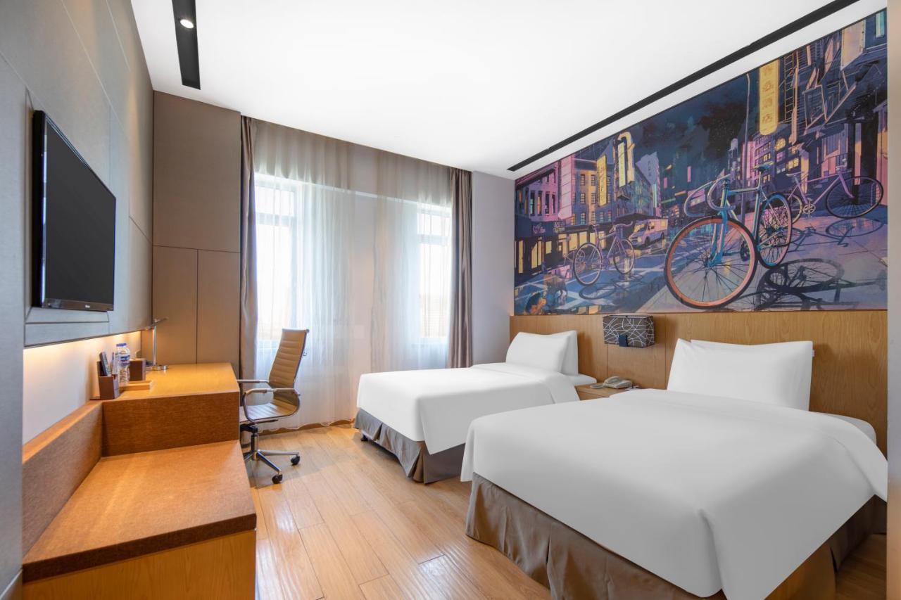 Minimax Hotel Shanghai Сунцзян Экстерьер фото