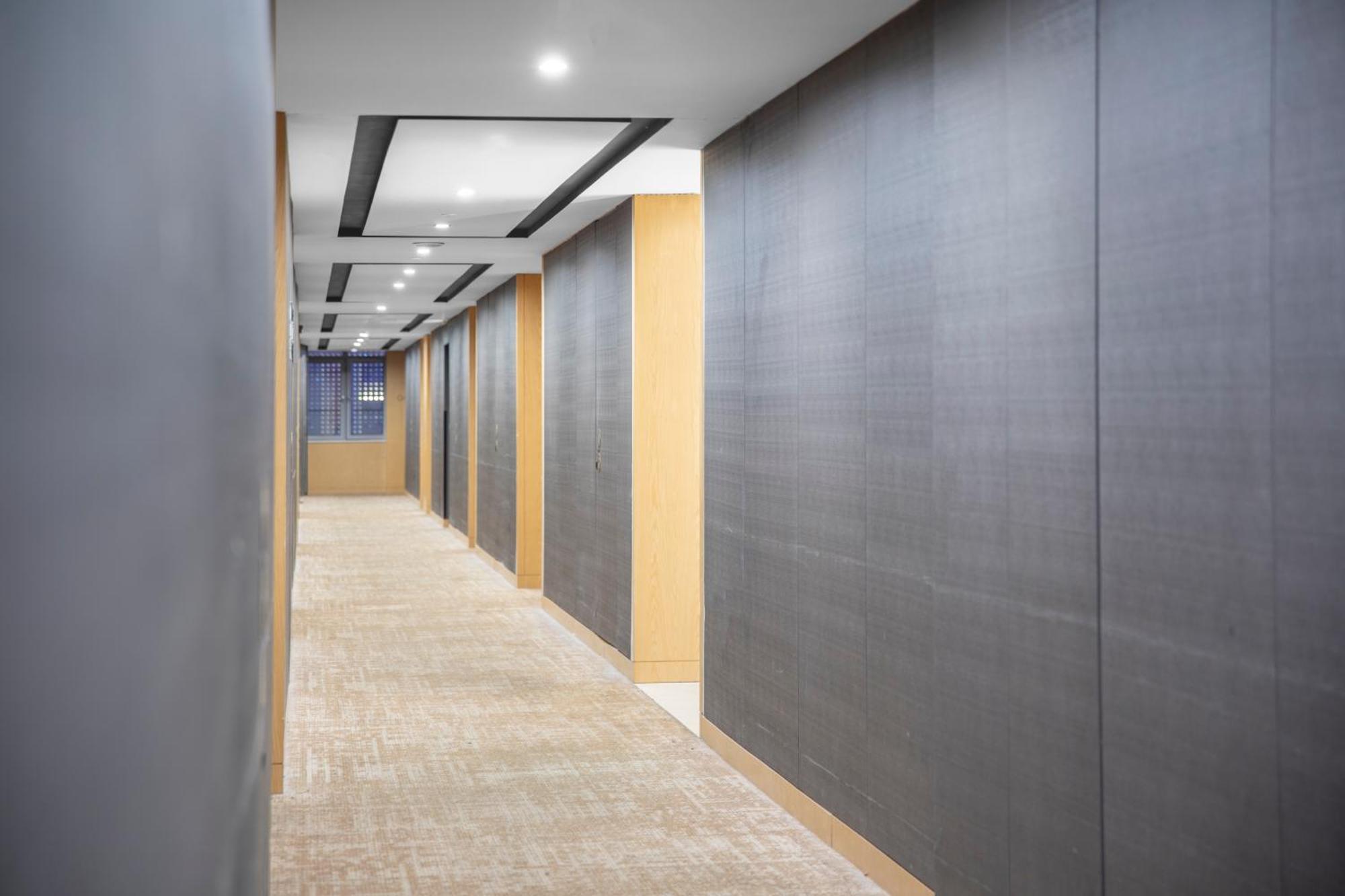 Minimax Hotel Shanghai Сунцзян Экстерьер фото