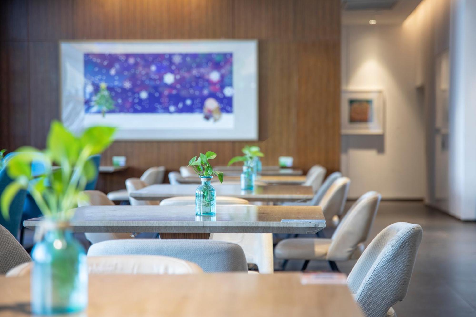 Minimax Hotel Shanghai Сунцзян Экстерьер фото
