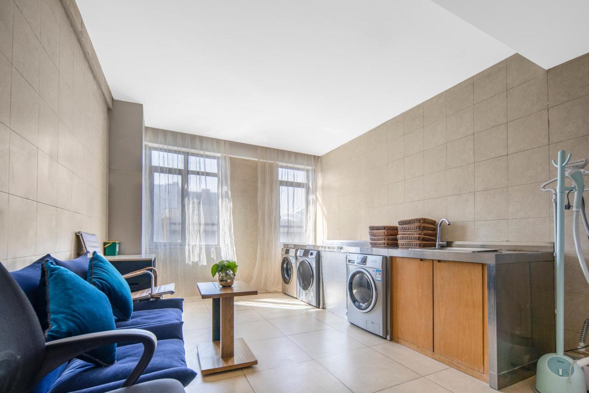Minimax Hotel Shanghai Сунцзян Экстерьер фото