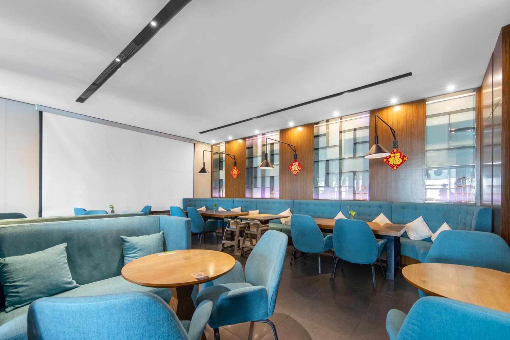 Minimax Hotel Shanghai Сунцзян Экстерьер фото