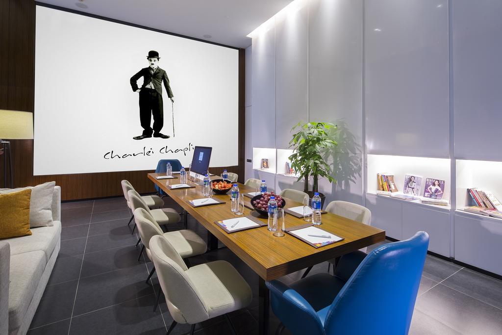 Minimax Hotel Shanghai Сунцзян Экстерьер фото