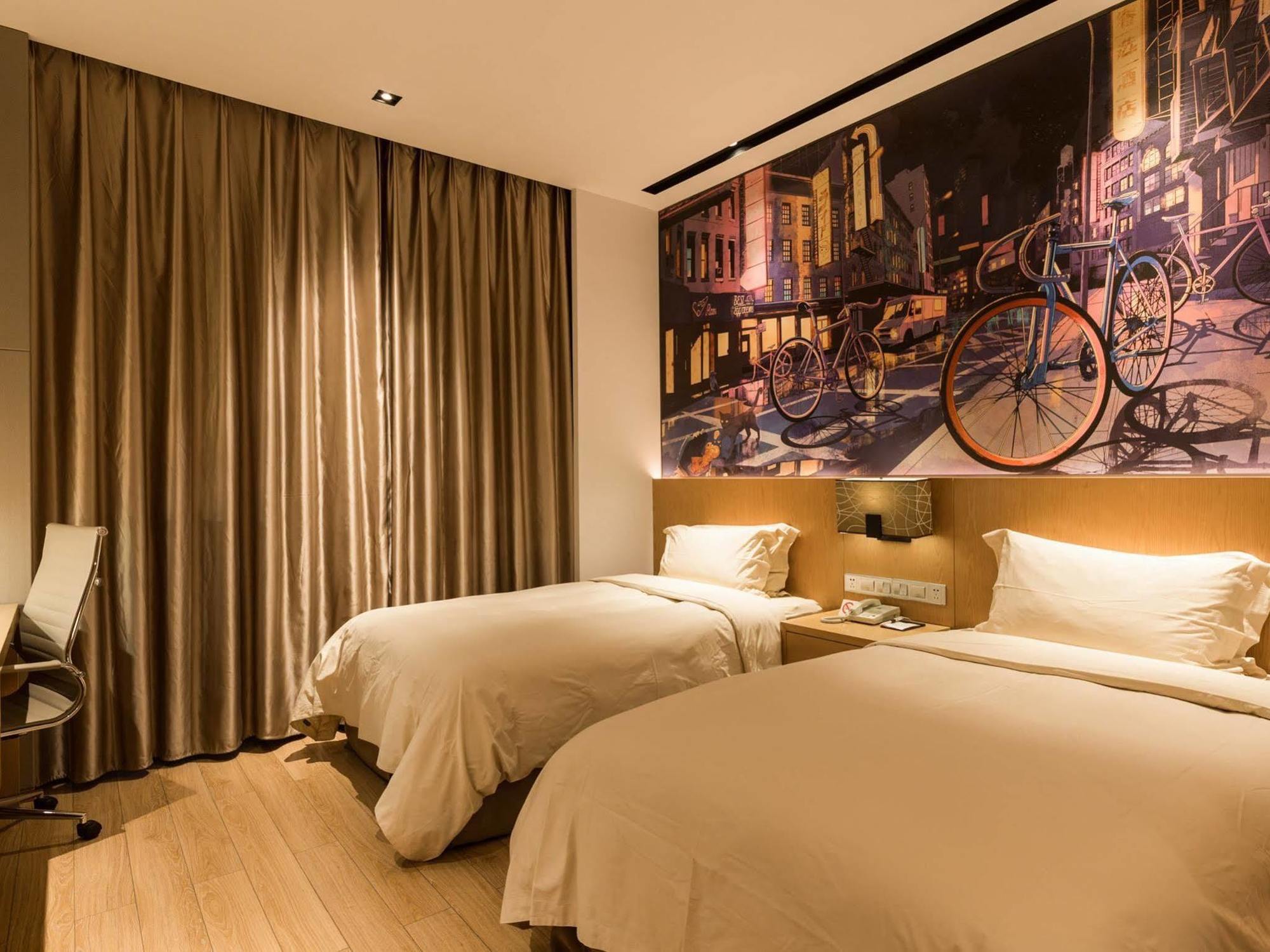 Minimax Hotel Shanghai Сунцзян Экстерьер фото